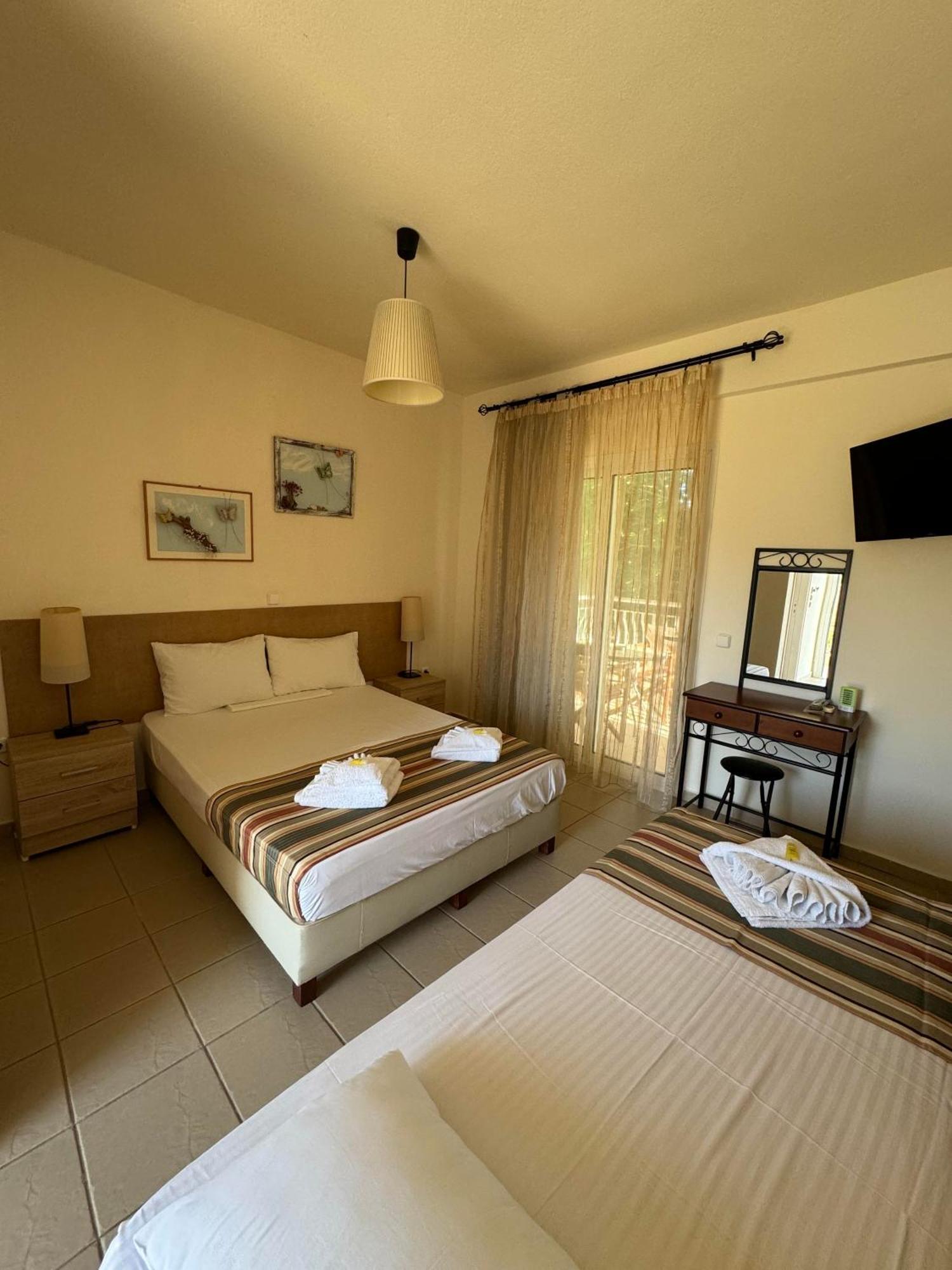 Dafnes Rooms Fourka Esterno foto